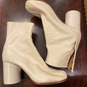 Maison Margiela Tabi Leather Boots cream